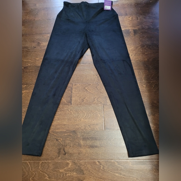 Faux Suede Yummy black High-Waisted Leggings - Picture 2 of 5